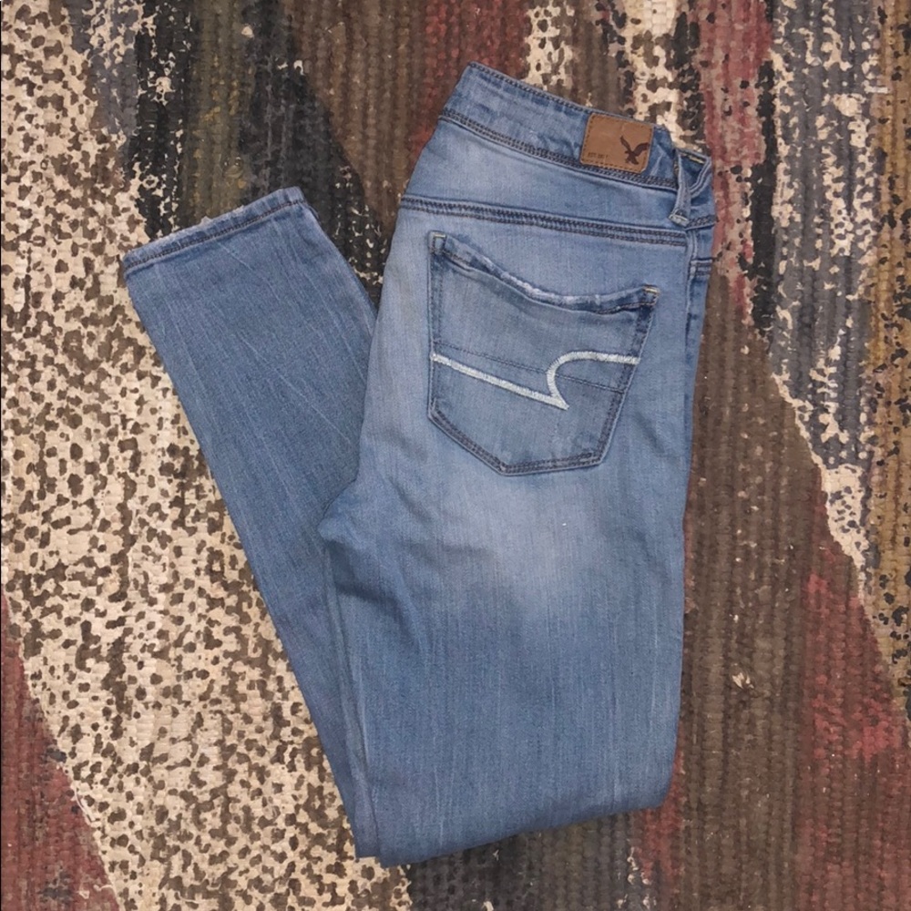 American Eagle Light Washed Jeans